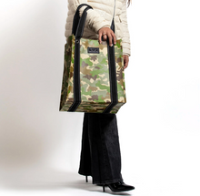 Load image into Gallery viewer, Bagette Market Tote- Happy Glam
